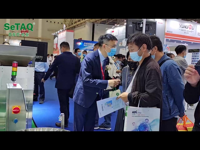 第87屆API China開幕式當(dāng)天客戶蒞臨山東西泰克展位參觀SeTAQ參展設(shè)備